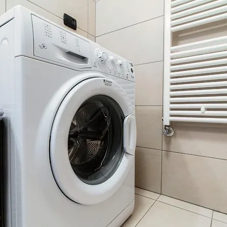 My At The - Private Parking Como