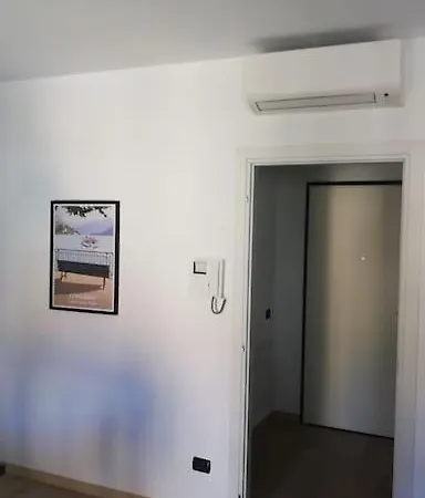 My At The - Private Parking كومو